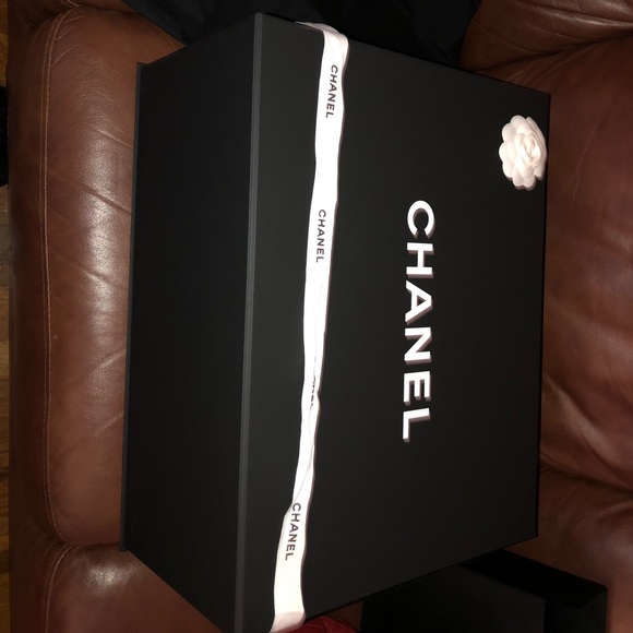 CHANEL - Picture 4 of 4